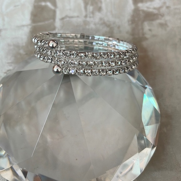 3 strand coil crystal Silvertone bracelet - Picture 1 of 6